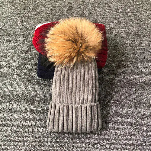 Gorro de Invierno Tejido para Mujer con Pom Pom
