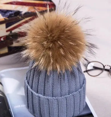 Gorro de Invierno Tejido para Mujer con Pom Pom